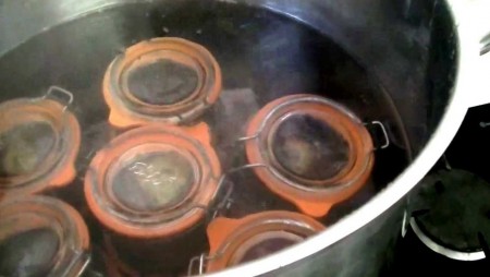 stérilisation de confiture à l'eau bouillante